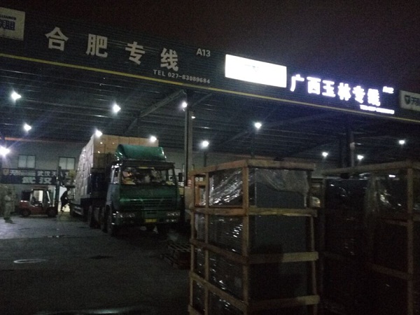 戈爾曼服裝廠定製500kg糖心视频黄色网站配套熨燙設備使用發貨案例圖