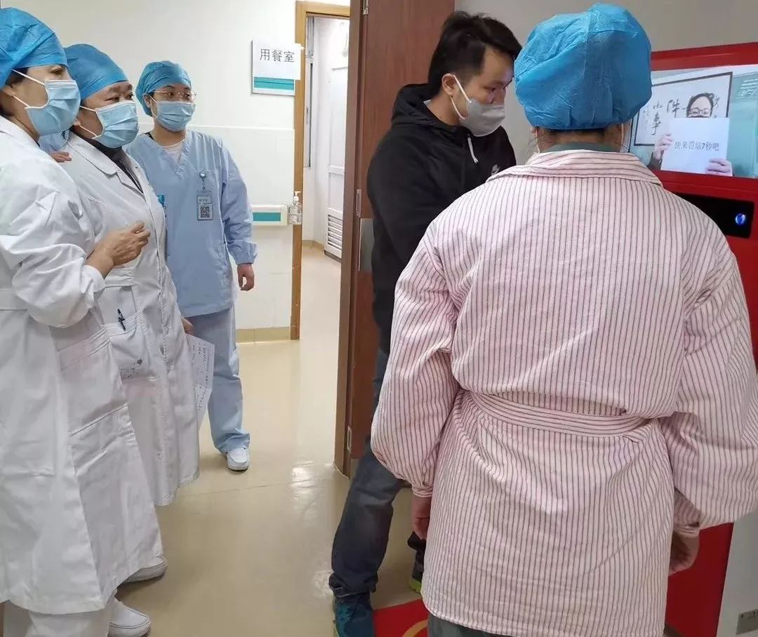 醫院場所使用糖心VLOG免费版污智能消毒機用於人體消毒