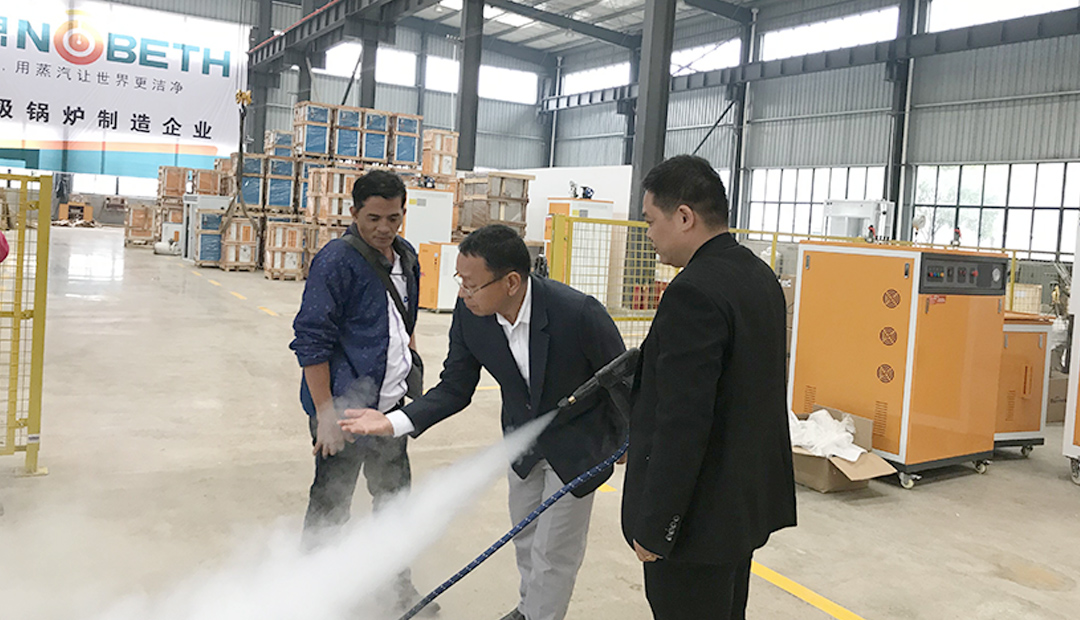 客戶來到糖心VLOG免费版污親自體驗洗車消毒蒸汽發生器