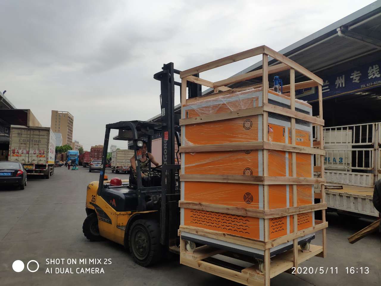 口罩加工廠商購買糖心破解版在线观看進行加熱熔噴布