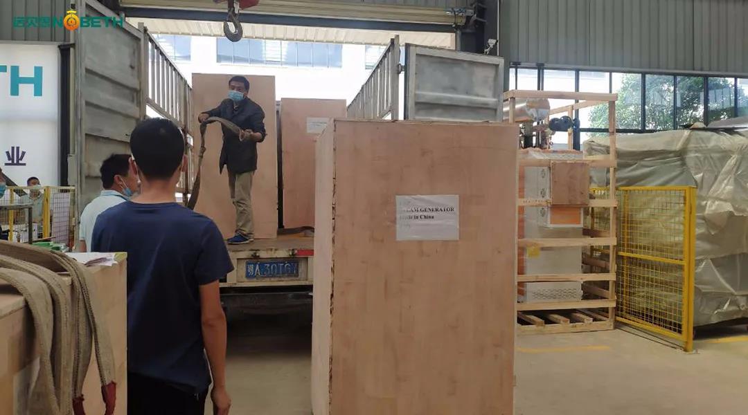 橡膠製品加工使用糖心破解版在线观看正在裝車發往馬來西亞