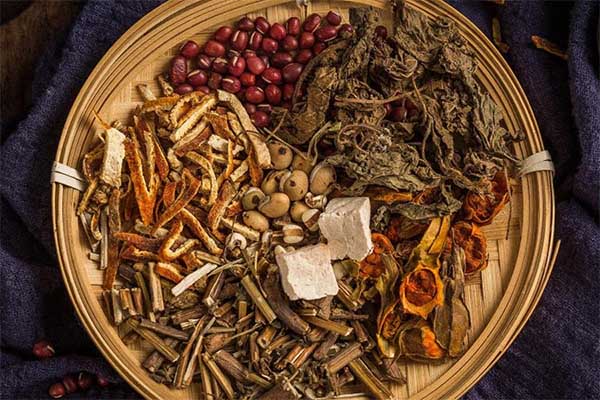 糖心视频黄色网站烘幹中藥材